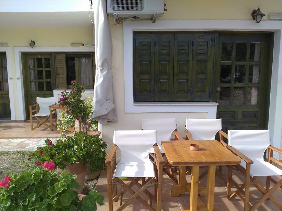 Rent Rooms Alexiou Límni Exterior foto